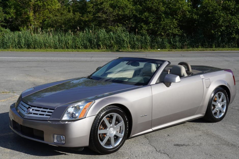 2004 Cadillac XLR sold for $18,500