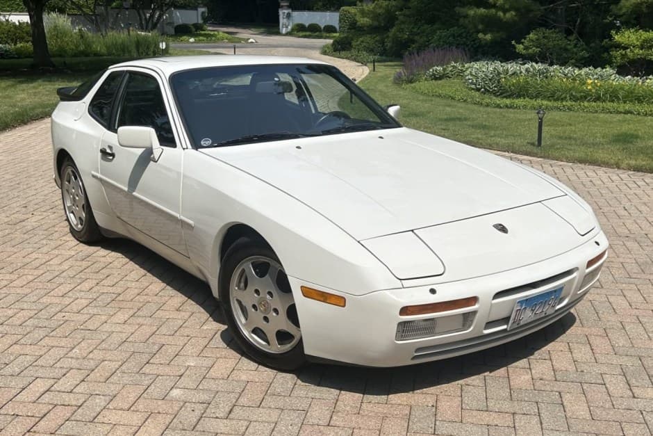 1989 Porsche 944 Turbo sold for $29,751