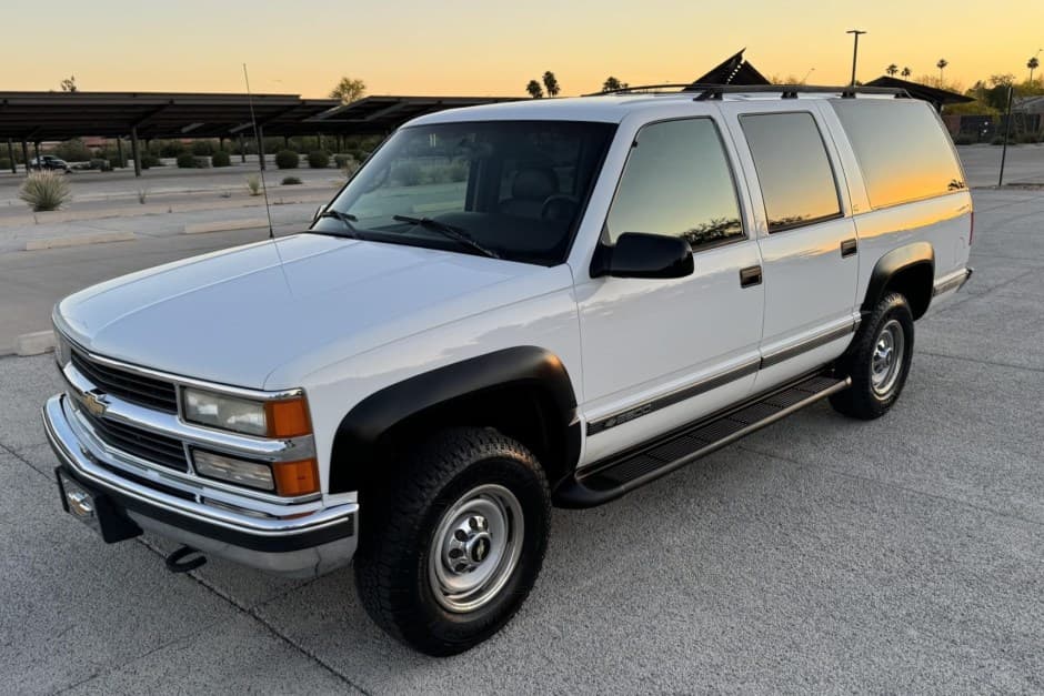 1996 Chevrolet Suburban (GMT400 1992-1999) sold for $28,350
