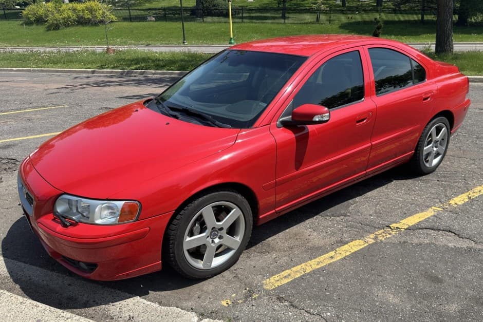 2007 Volvo S60R sold for $7,350