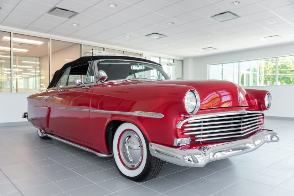 1953 Ford Crestline sold for $21,300