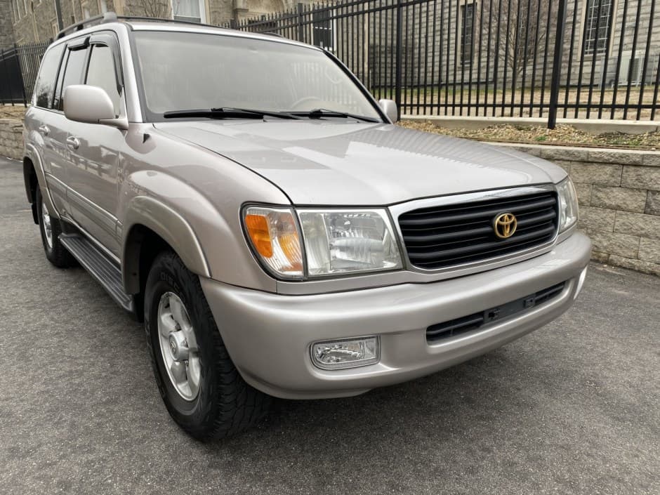 1999 Toyota Land Cruiser 100-Series sold for $15,000