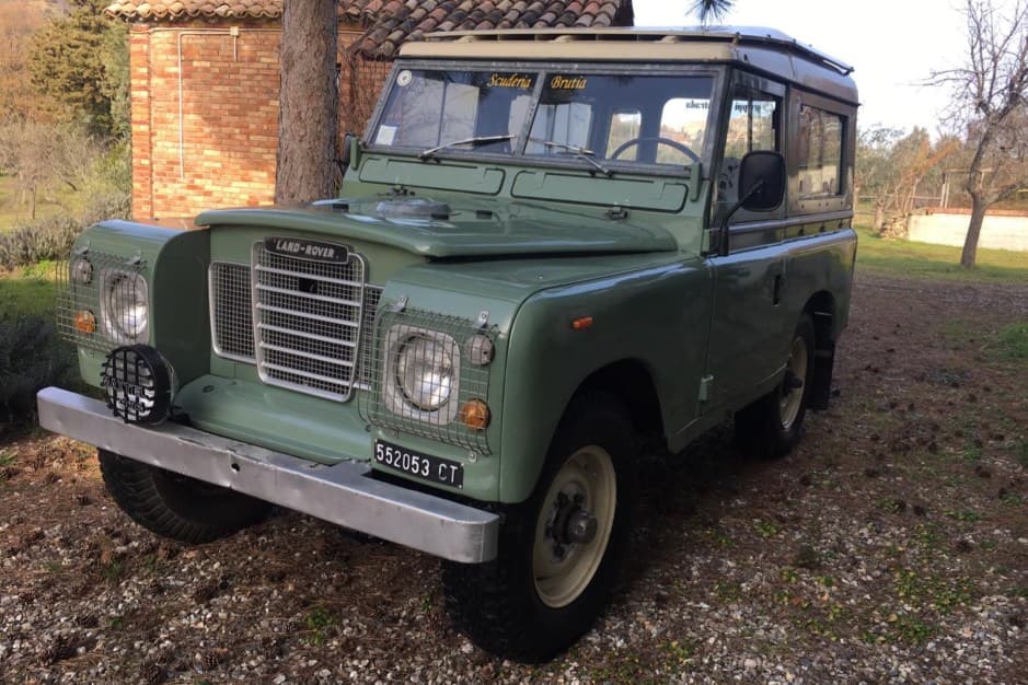 1981 Land Rover Series 88 sold for $15,500