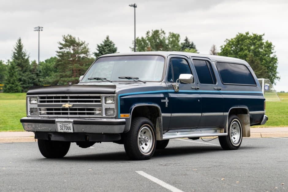 1988 Chevrolet Suburban (1973-1991) sold for $6,969