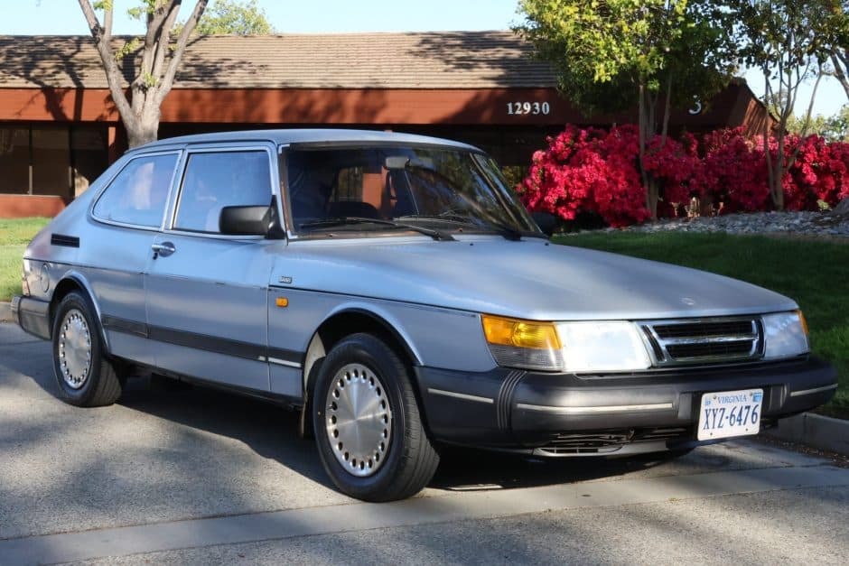1988 Saab 900 sold for $4,600
