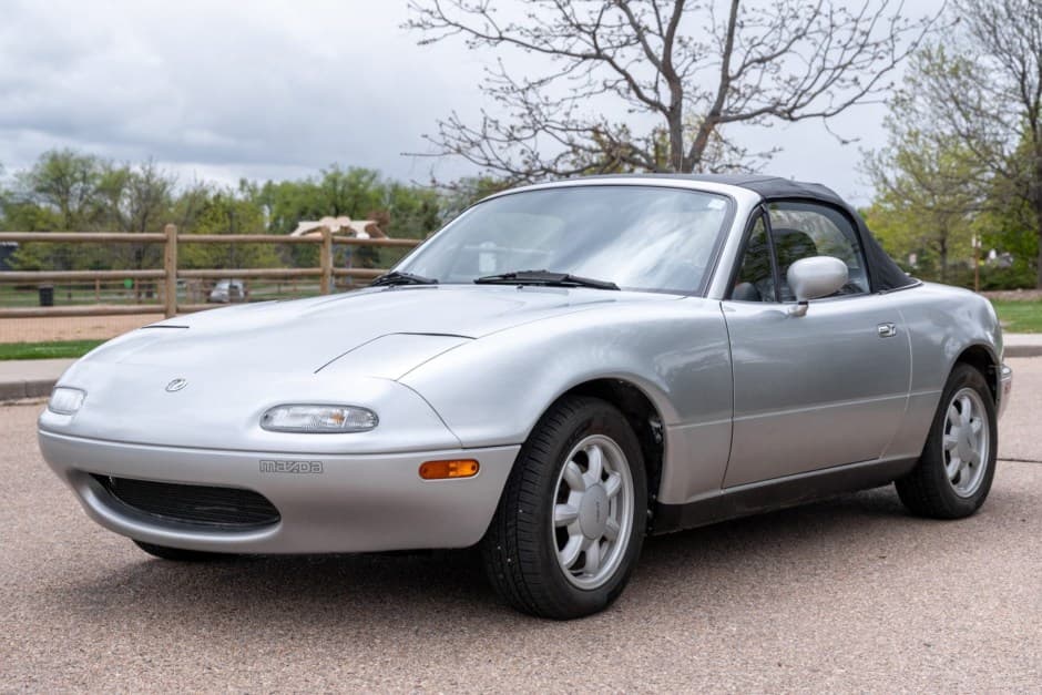 1992 Mazda NA MX-5 Miata sold for $12,000