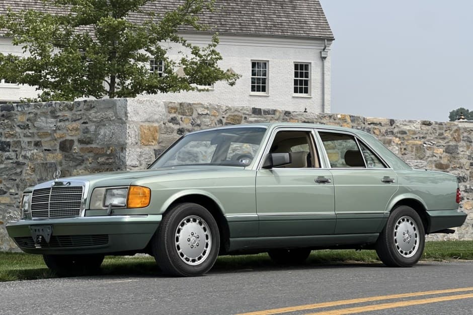 1990 Mercedes-Benz W126 S-Class sold for $10,126