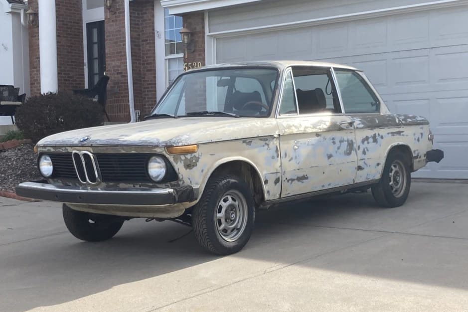 1975 BMW 2002 sold for $3,090