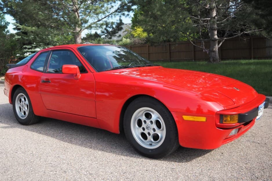 1986 Porsche 944 sold for $18,500