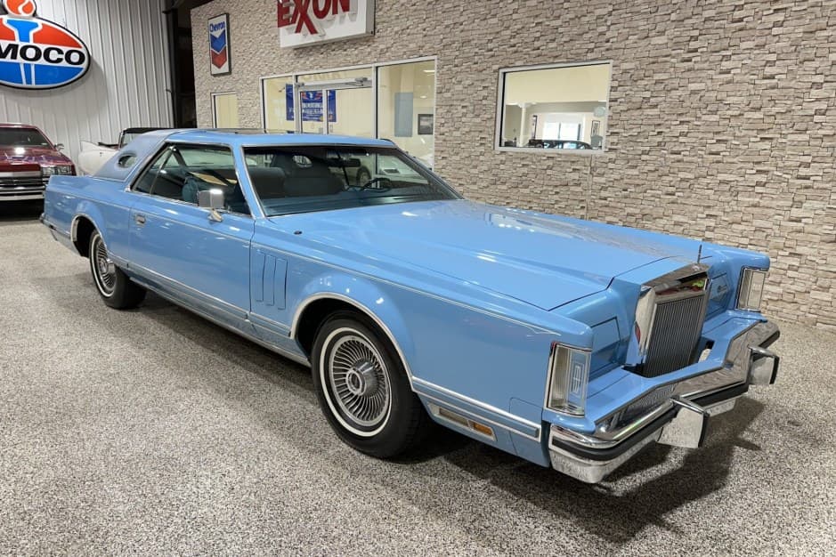 1978 Lincoln Continental Mark V (1977-1979) sold for $21,000