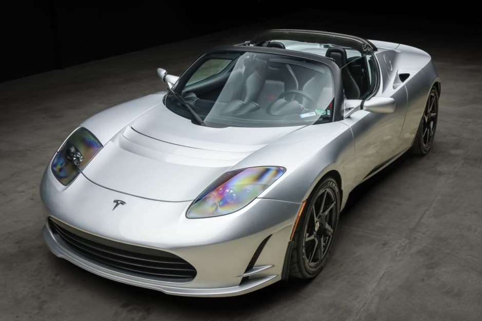 2011 Tesla Roadster sold for $110,000