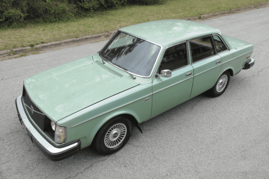 1976 Volvo 240 sold for $3,000