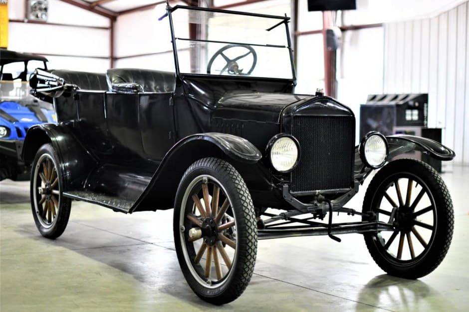 1924 Ford  sold for $7,700