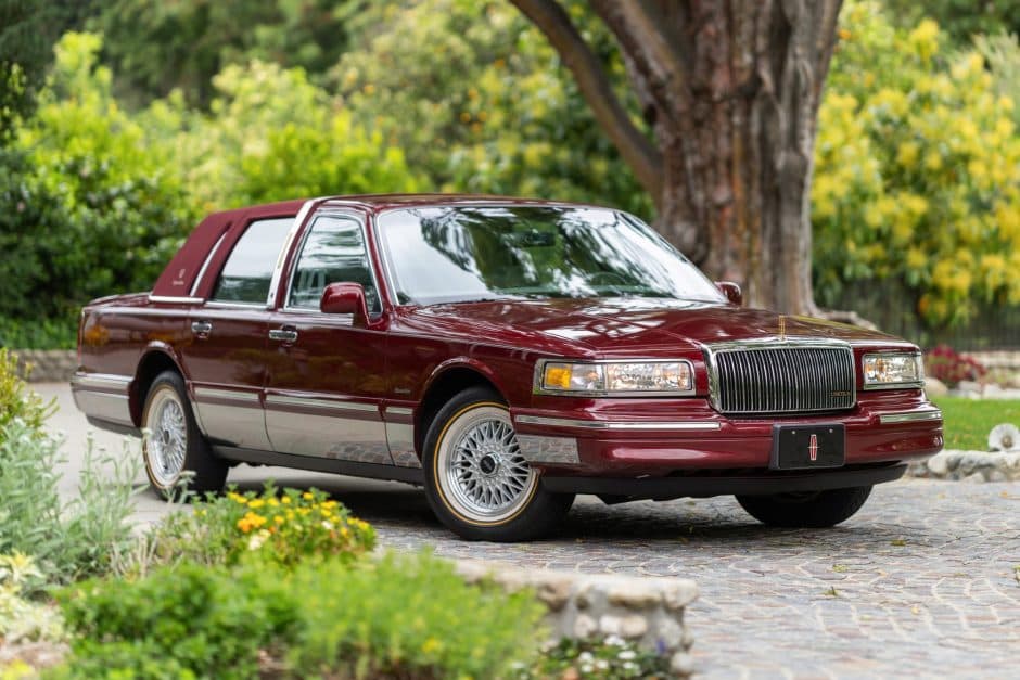 1997 Lincoln Town Car sold for $19,000
