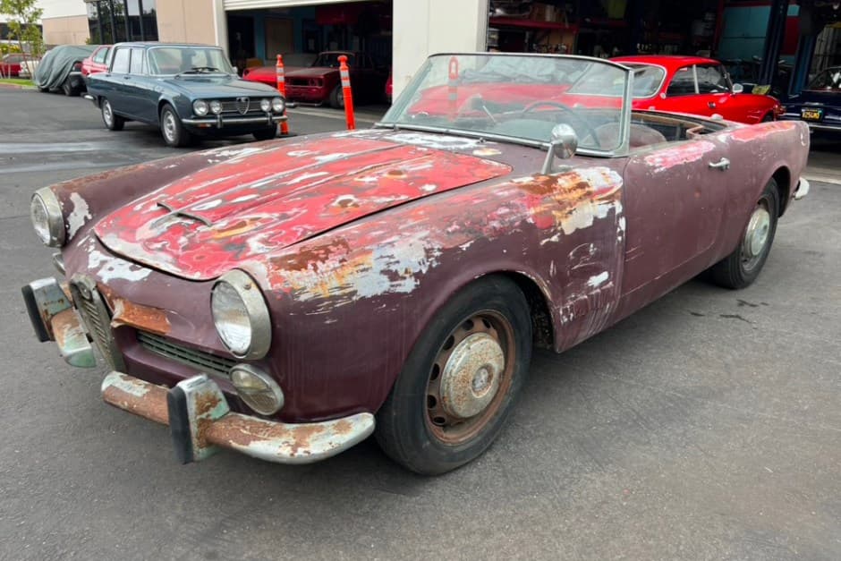 1959 Alfa Romeo 102-Series 2000 sold for $26,750