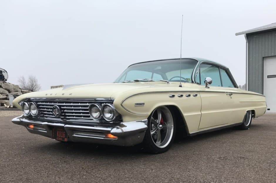 1961 Buick Electra sold for $13,750