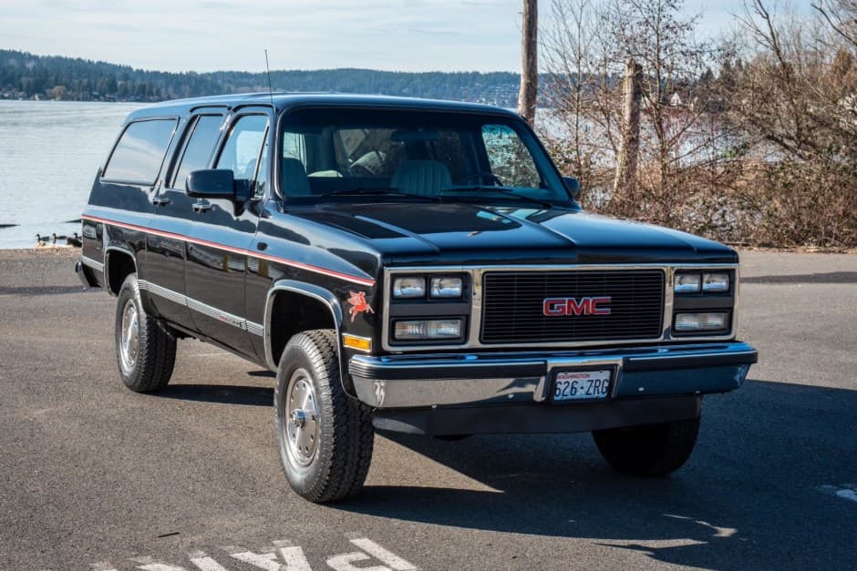 1990 GMC Suburban (1973-1991) sold for $15,500