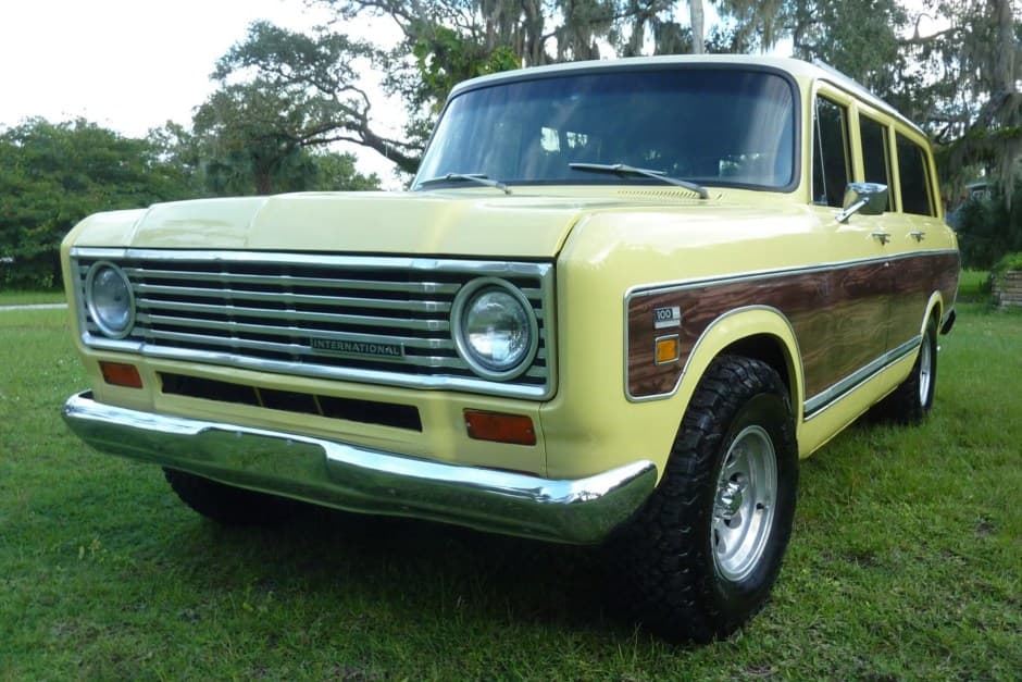 1974 International Harvester Travelall sold for $15,000