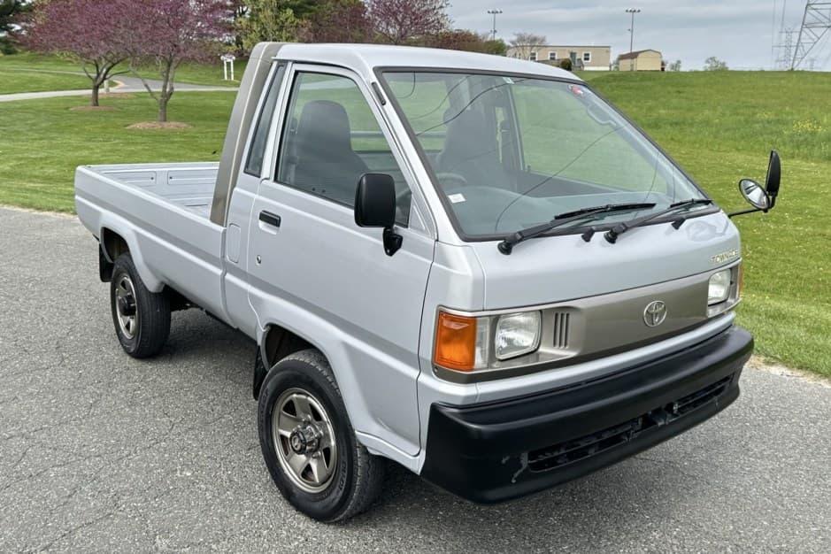 1998 Toyota LiteAce & TownAce sold for $9,900