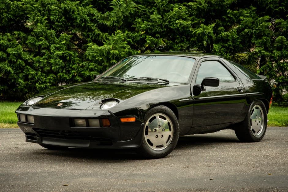 1984 Porsche 928 sold for $15,500