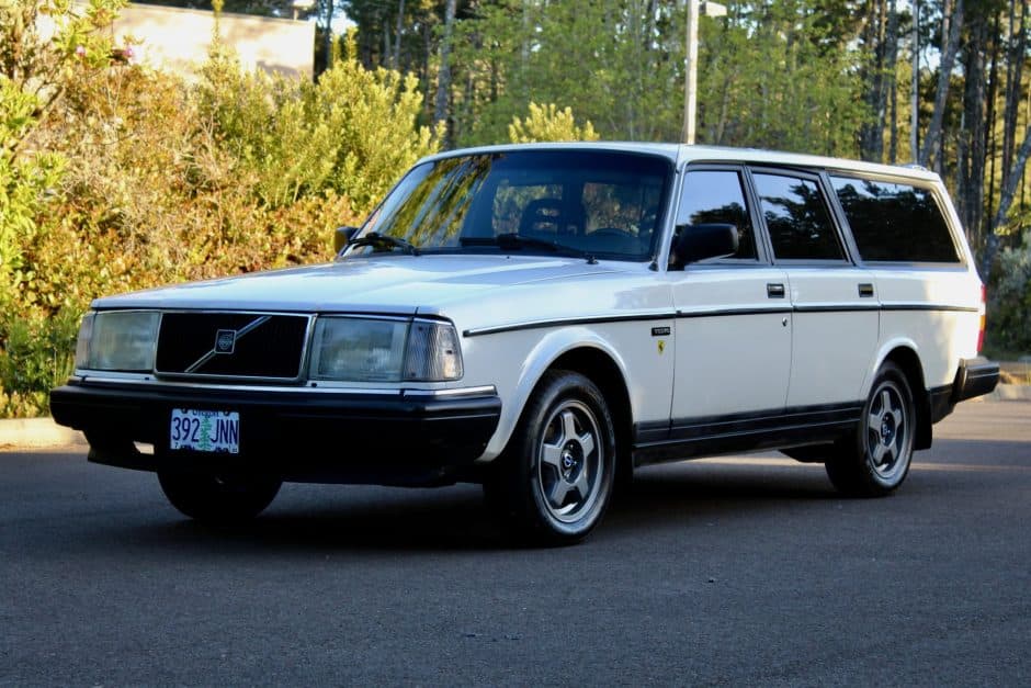 1989 Volvo 240 sold for $9,100