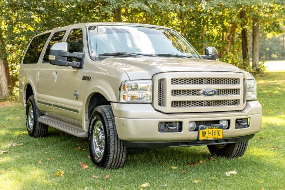 2005 Ford Excursion sold for $31,000