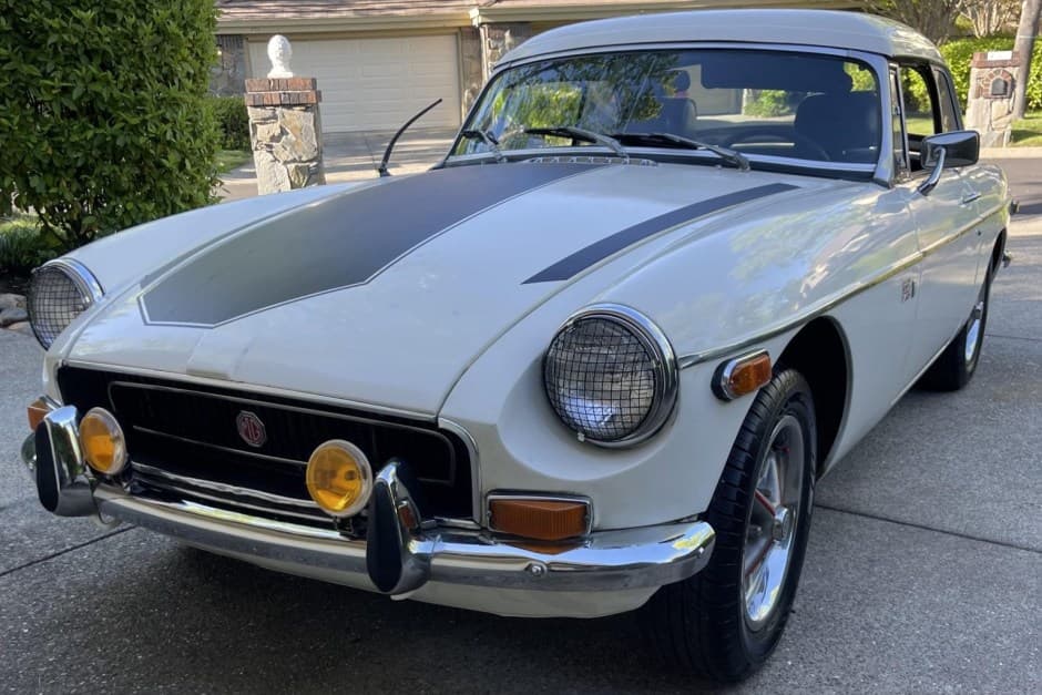 1970 MG MGB sold for $3,960