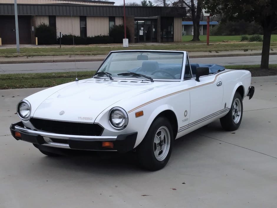 1981 Fiat 124 Spider (1966-1985) sold for $10,000