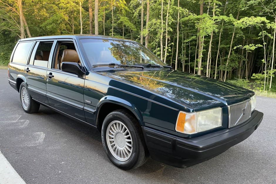 1993 Volvo 900-Series sold for $11,000