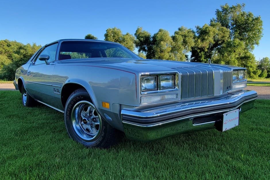 1977 Oldsmobile Cutlass sold for $25,250