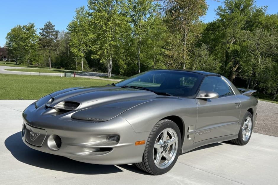 2000 Pontiac Firebird (1993-2002) sold for $24,500