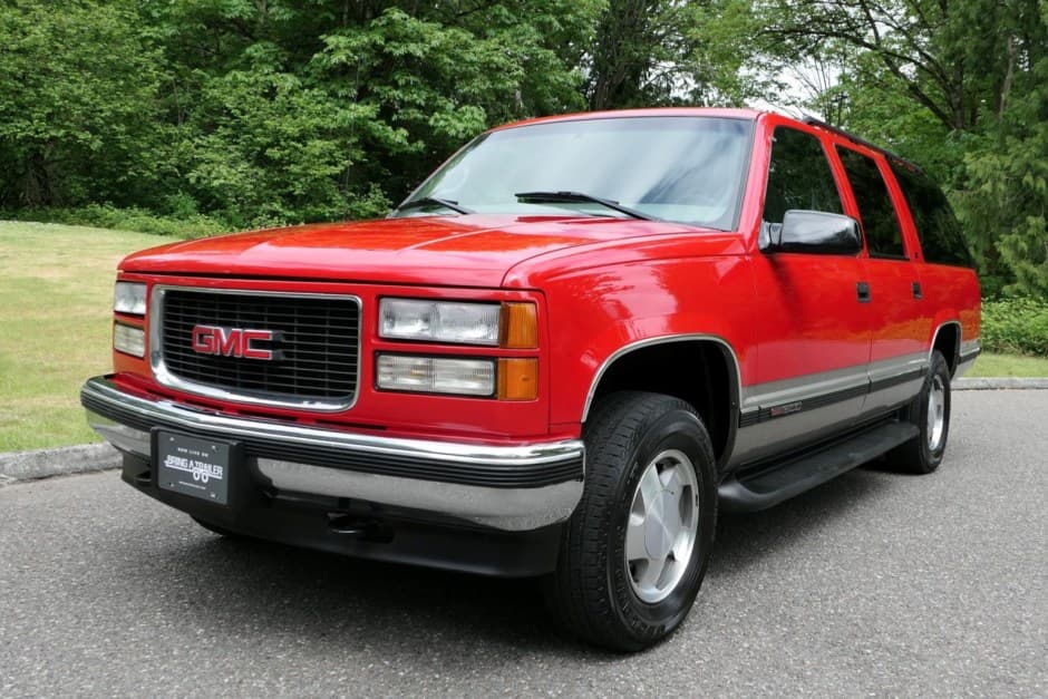 1998 GMC Suburban (GMT400 1992-1999) sold for $10,300