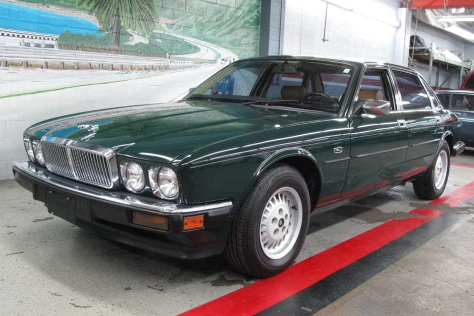 1989 Jaguar XJ40 XJ (1988-1994) sold for $7,500