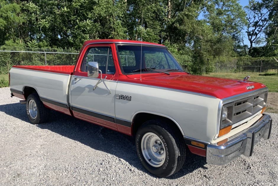 1986 Dodge Ram (1981-1993) sold for $9,400