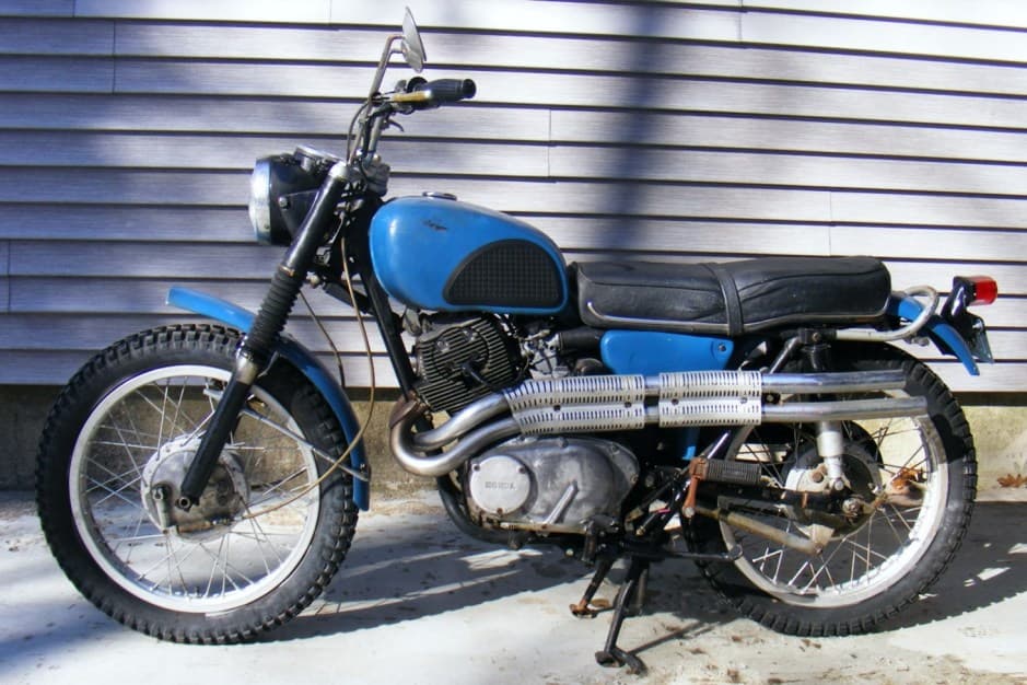 1965 Honda CL72, CB72, CA72, & C72 sold for $2,450
