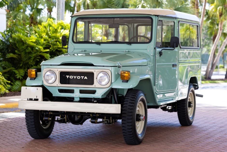 1986 Toyota Land Cruiser FJ40 sold for $31,950