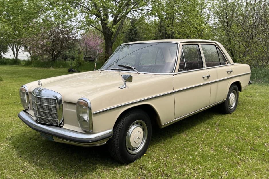 1970 Mercedes-Benz W114 & W115 sold for $9,600