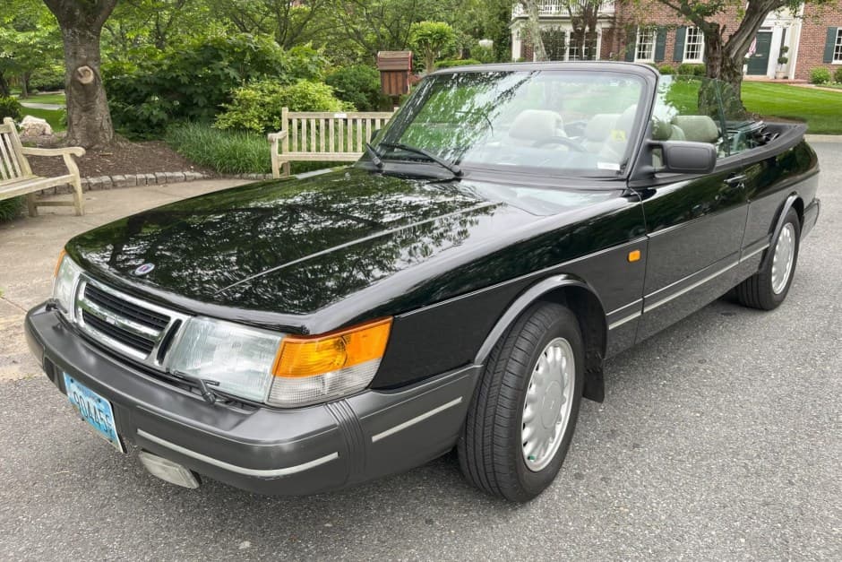 1993 Saab 900 sold for $12,362