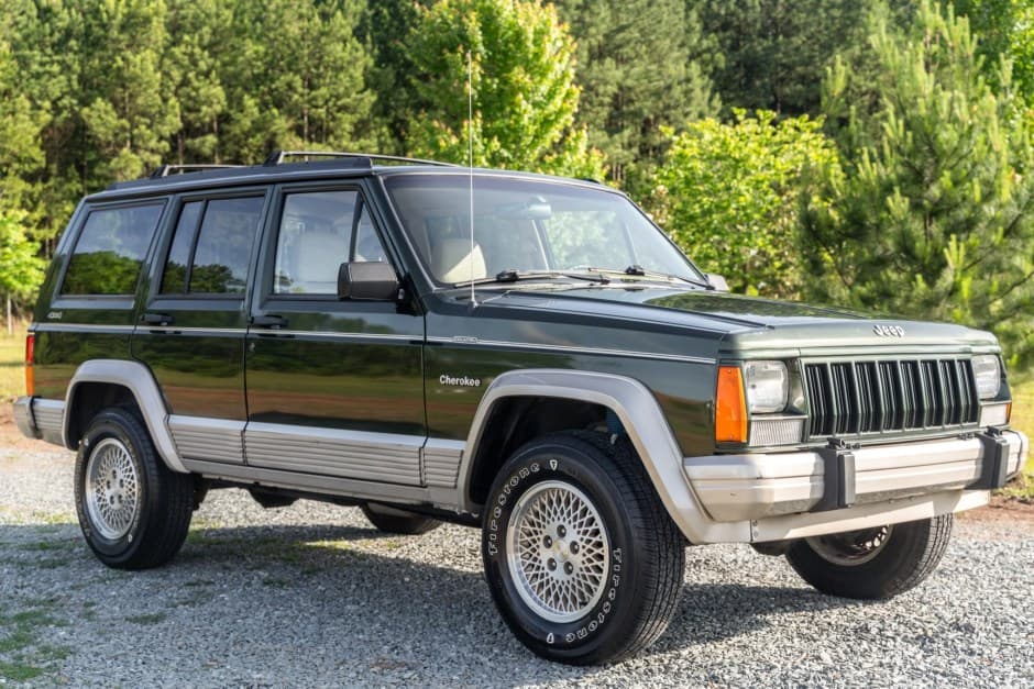 1995 Jeep XJ Cherokee sold for $17,750