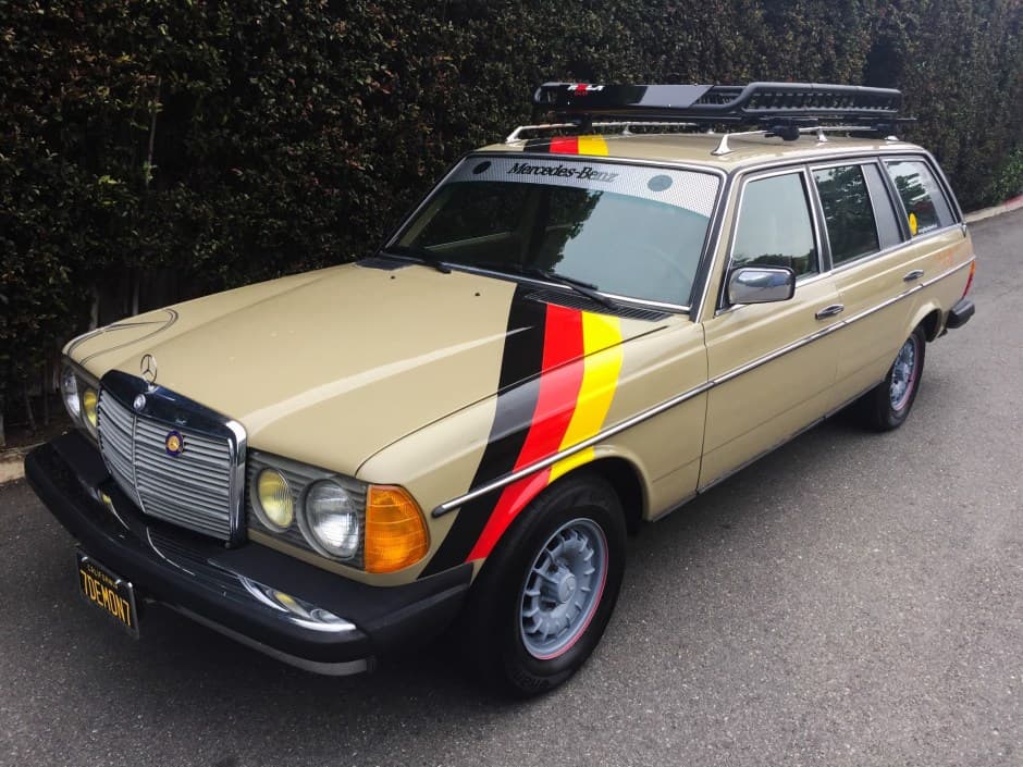 1985 Mercedes-Benz W123 sold for $5,751