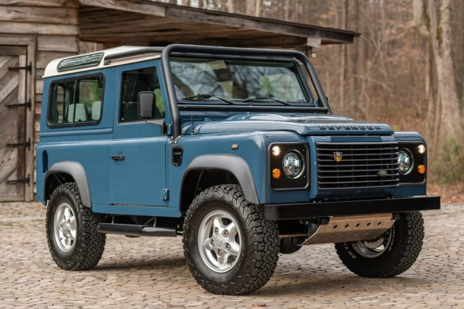 2020 Osprey Defender Replica sold for $118,000