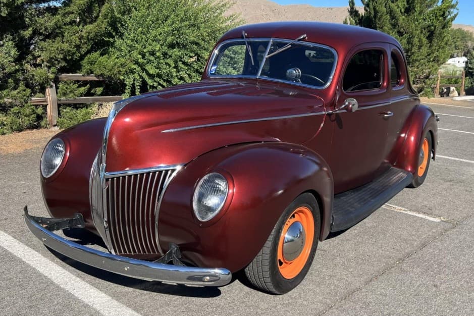1939 Ford Standard, Deluxe, & Super Deluxe sold for $19,000