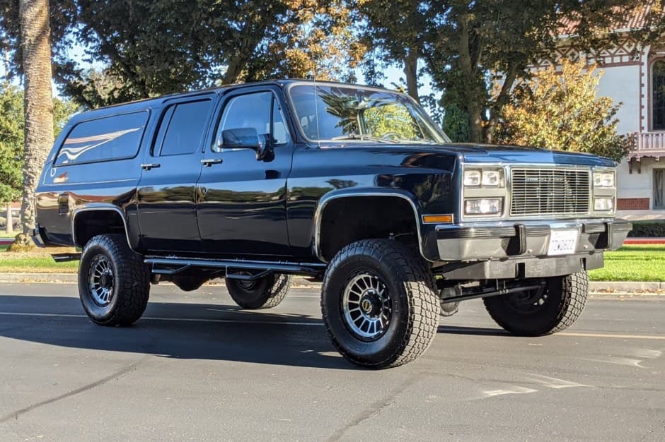 1991 GMC Suburban (1973-1991) sold for $31,250