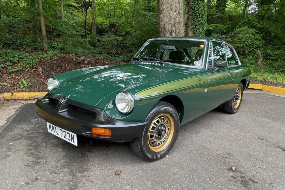 1975 MG MGB sold for $16,251