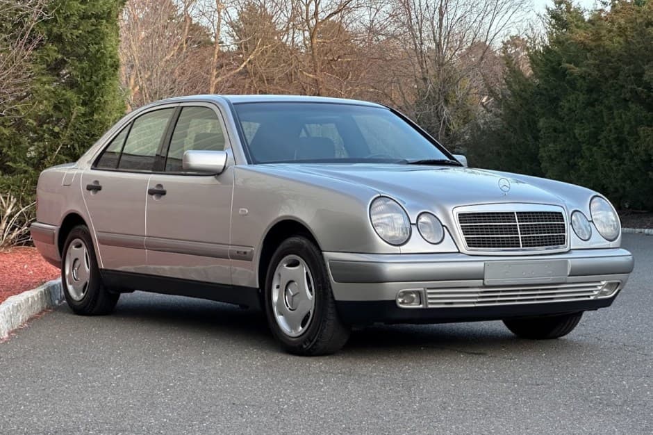 1997 Mercedes-Benz W210 E-Class sold for $28,050