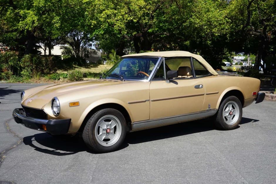 1981 Fiat 124 Spider (1966-1985) sold for $10,000