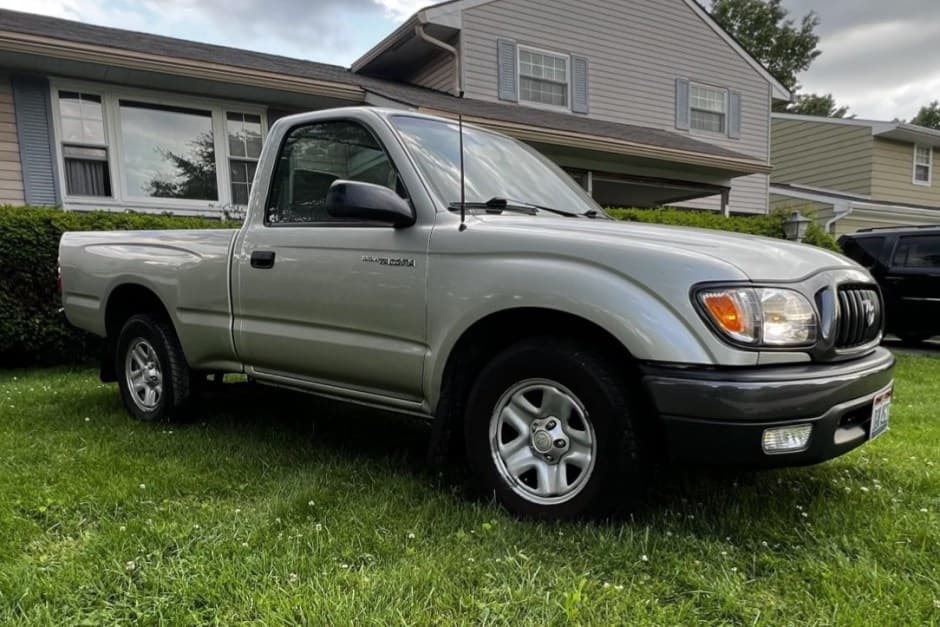 2004 Toyota Tacoma (N1X0 1995-2005) sold for $8,200