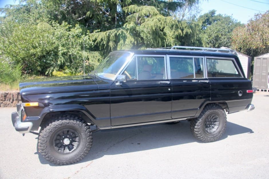 1985 Jeep SJ Wagoneer sold for $11,000