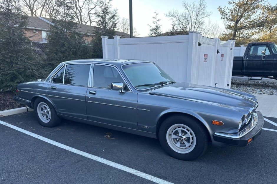 1987 Jaguar XJ Series 3 (1980-1992) sold for $1,300