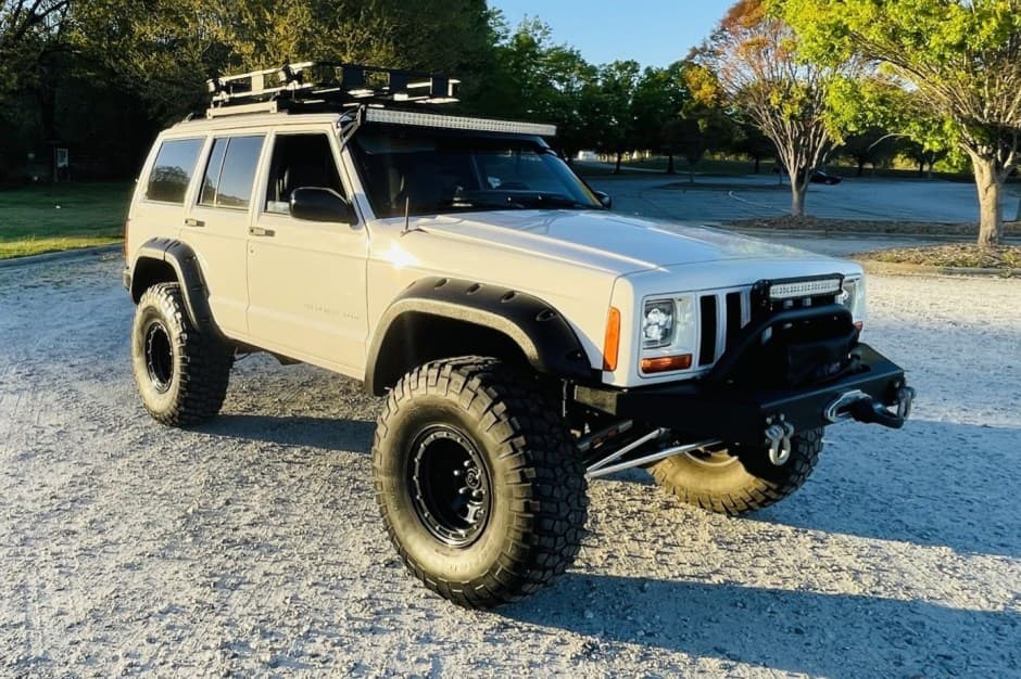 2000 Jeep XJ Cherokee sold for $11,750